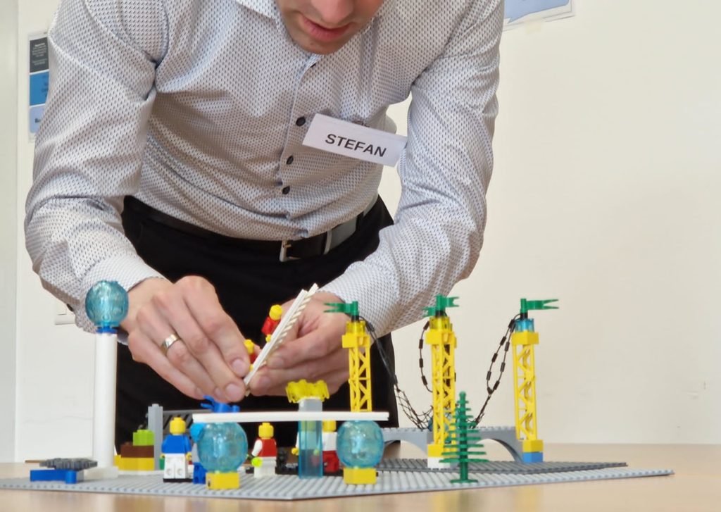 Scopri le caratteristiche e potenzialità di un workshop LEGO® SERIOUS PLAY® con Quantasia SA di Lugano, leggi l'articolo.
